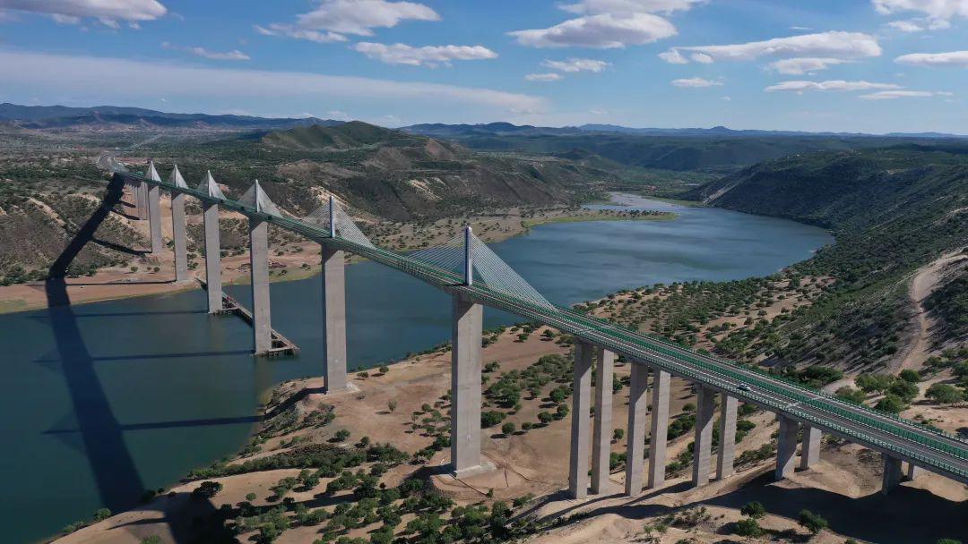 建成通車 | 世界最高、跨徑最大的PC梁多矮塔斜拉橋—中交路建西拉沐淪河特大橋正式通車！